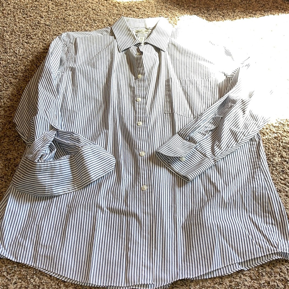 Van Heusen Dress Shirt 👔 Regular Fit 16-16 1/2 Wrinkle Free